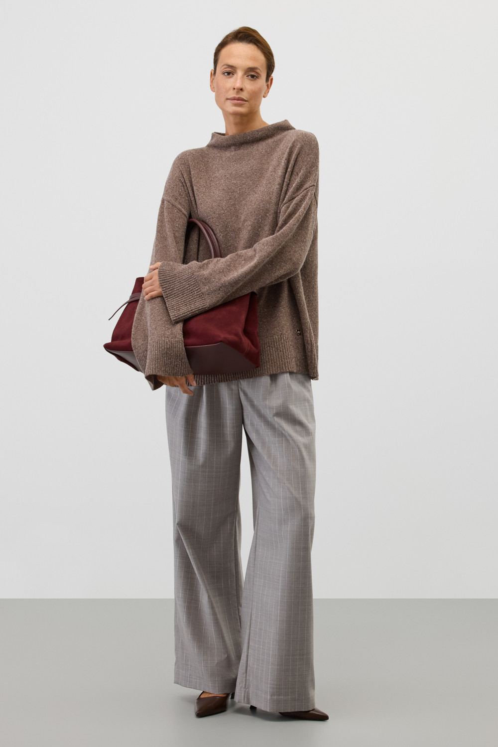 Джемперы женские для мам, артикул: ЕВ 30245/ш, цвет: коричневый