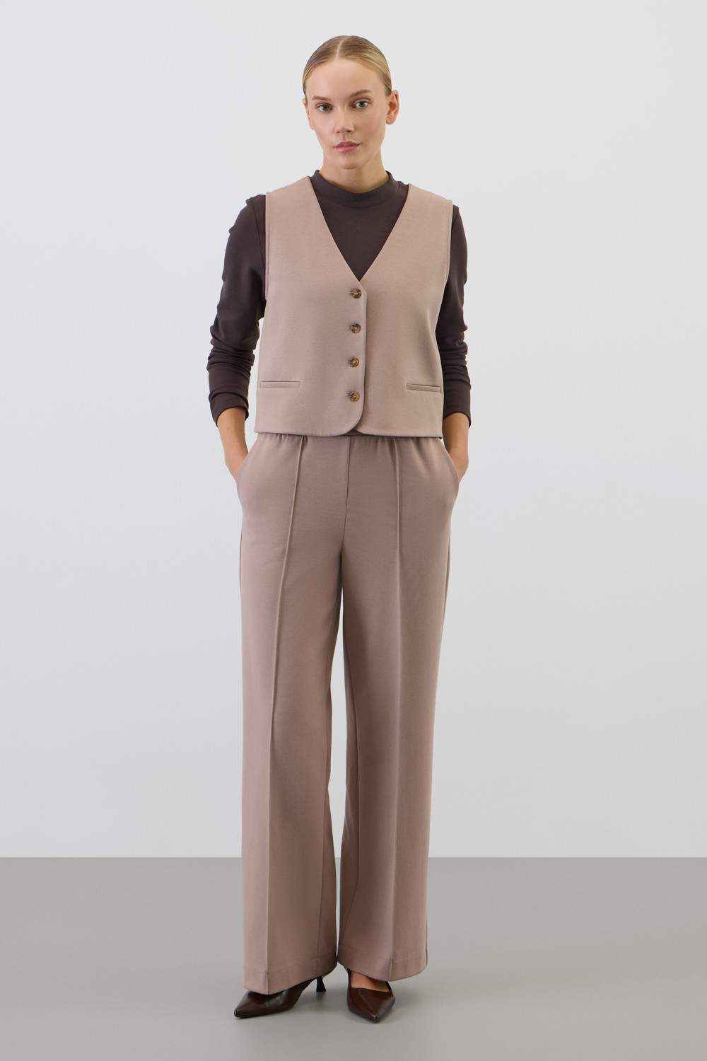 Жилеты женские для мам, артикул: ЕВТ 3350, цвет: бежевый