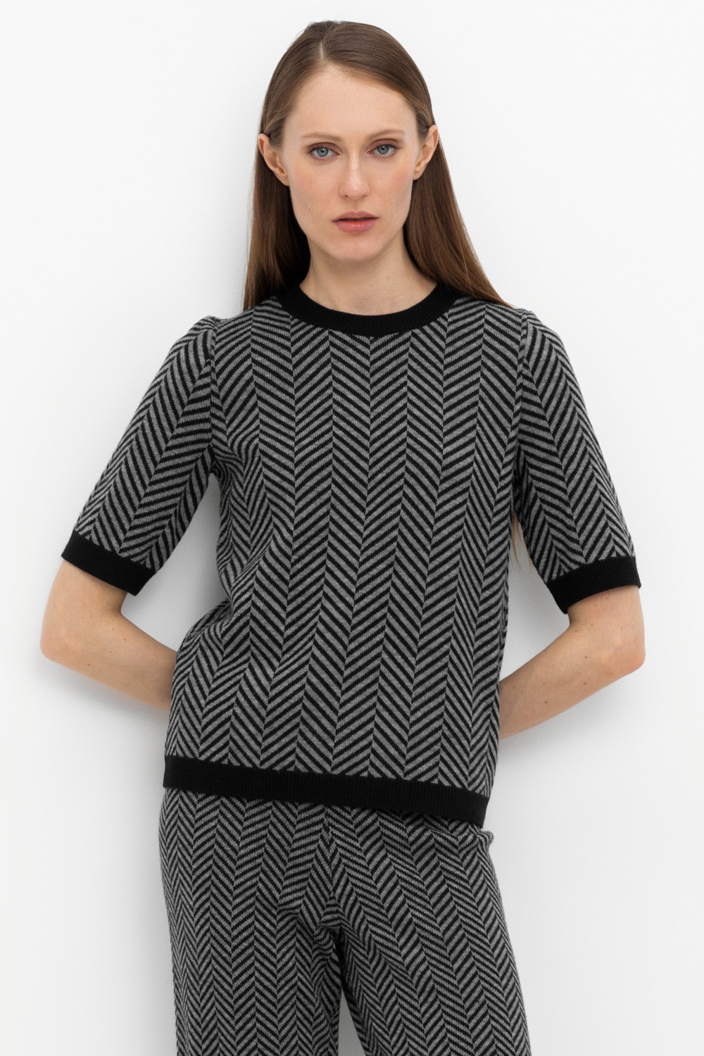 Джемперы женские для мам, артикул: ЕВ 30104/24ш, цвет: черный