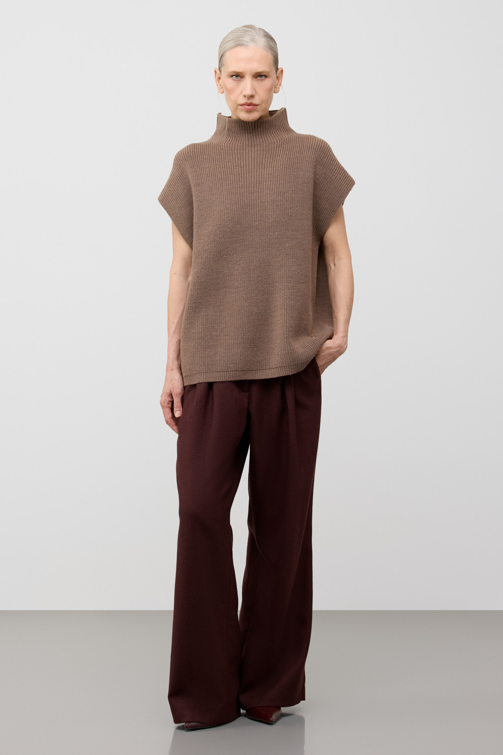 Жилеты женские для мам, артикул: ЕВ 30235/ш, цвет: коричневый