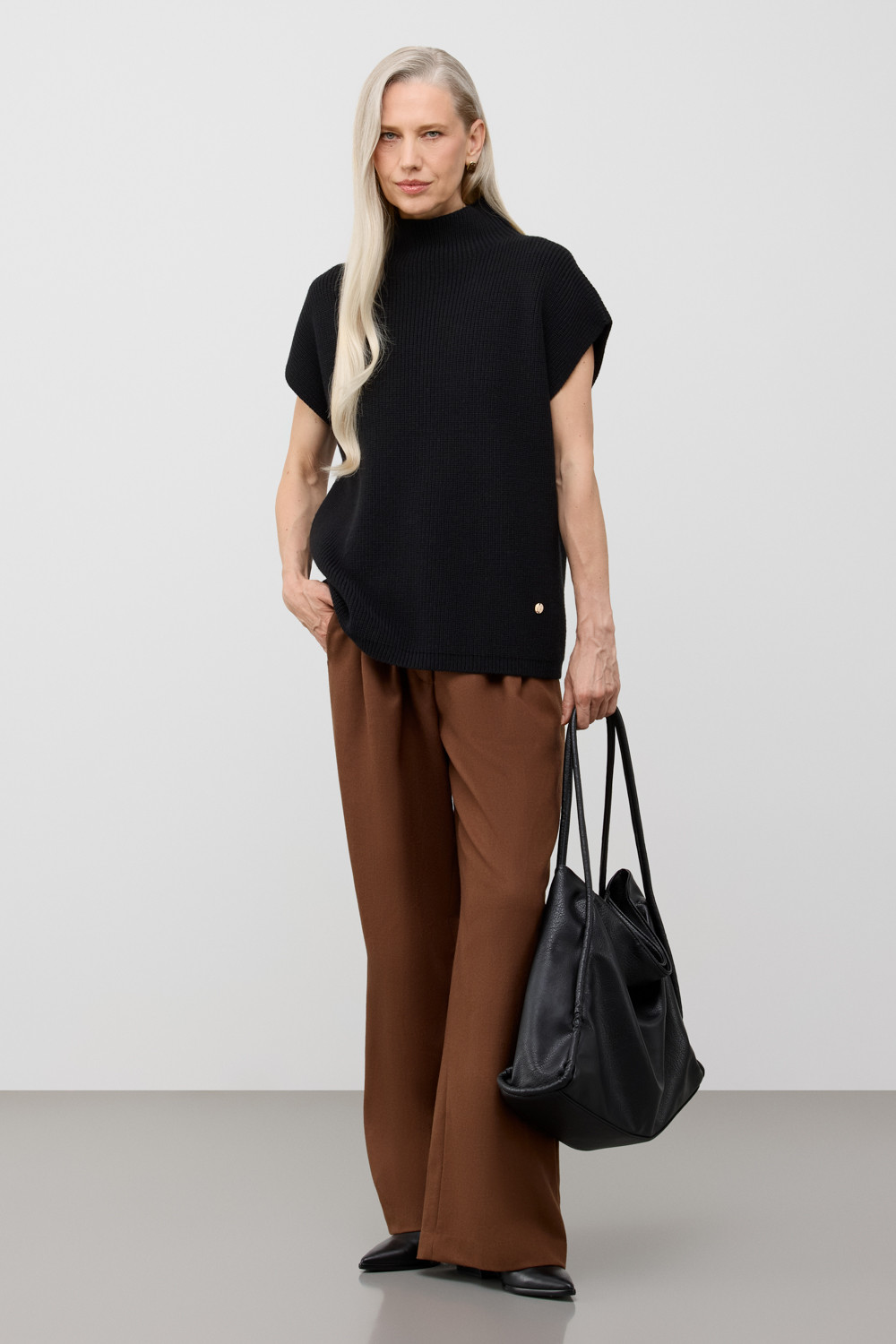 Жилеты женские для мам, артикул: ЕВ 30235/ш, цвет: черный