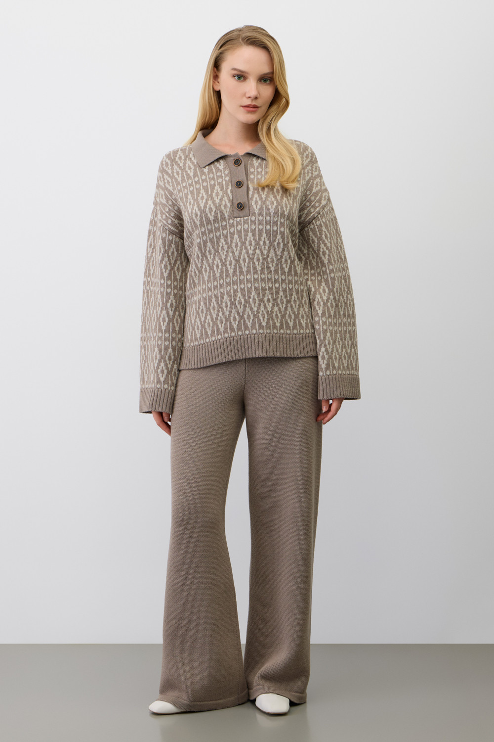 Джемперы женские для мам, артикул: ЕВ 30244/ш, цвет: коричневый