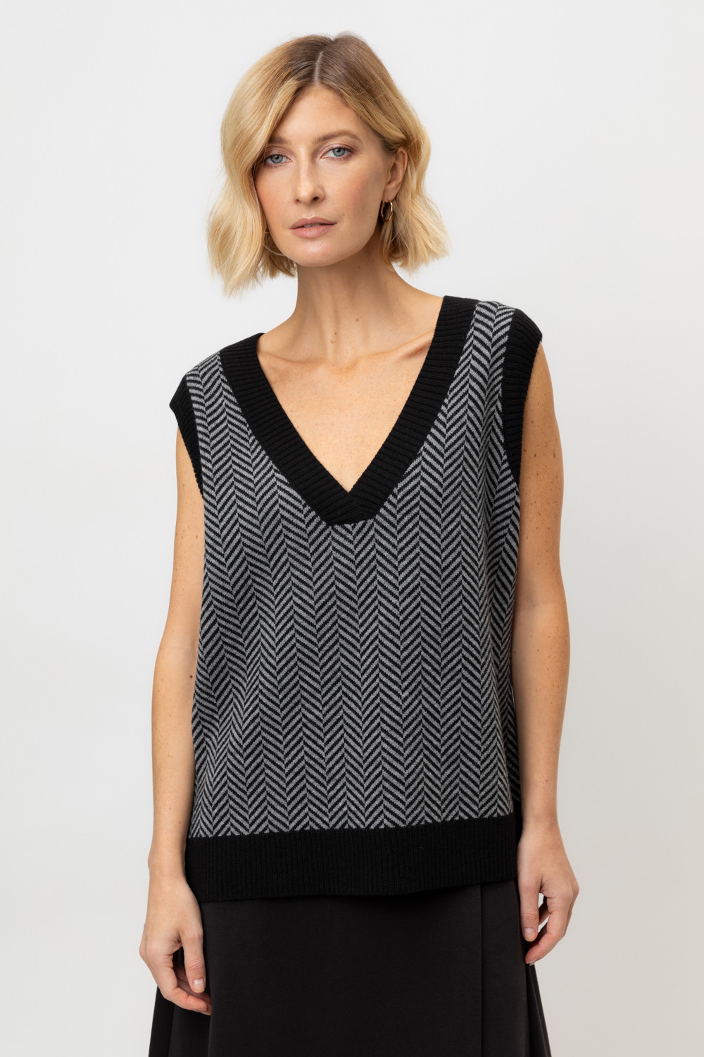 Жилеты женские для мам, артикул: ЕВ 30116/24ш, цвет: черный