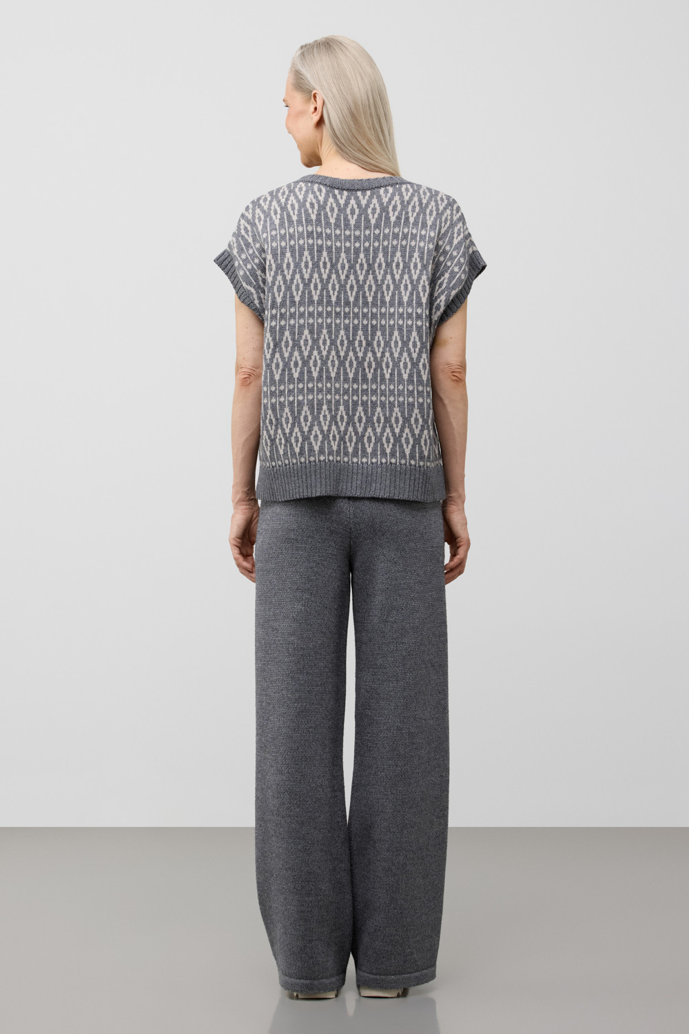 Жилеты женские для мам, артикул: ЕВ 30247/ш, цвет: темно-серый, фото 4