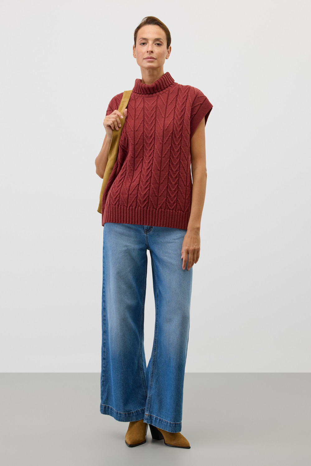 Жилеты женские для мам, артикул: ЕВ 30228/ш, цвет: коричневый, фото 4