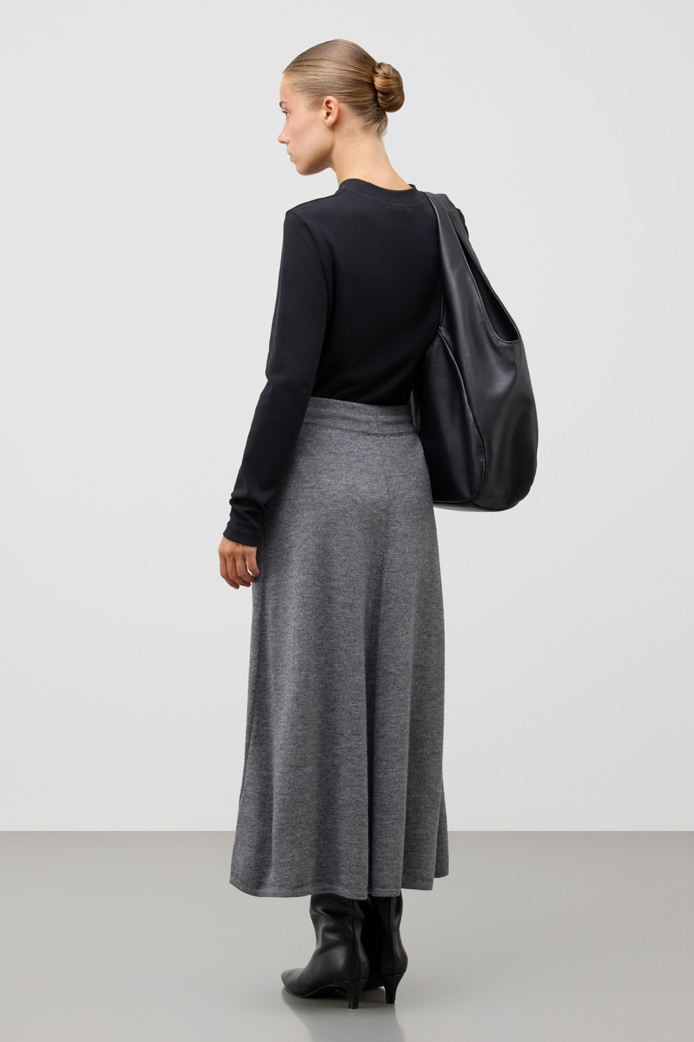 Джемперы женские для мам, артикул: ЕВТ 3353, цвет: черный, фото 4