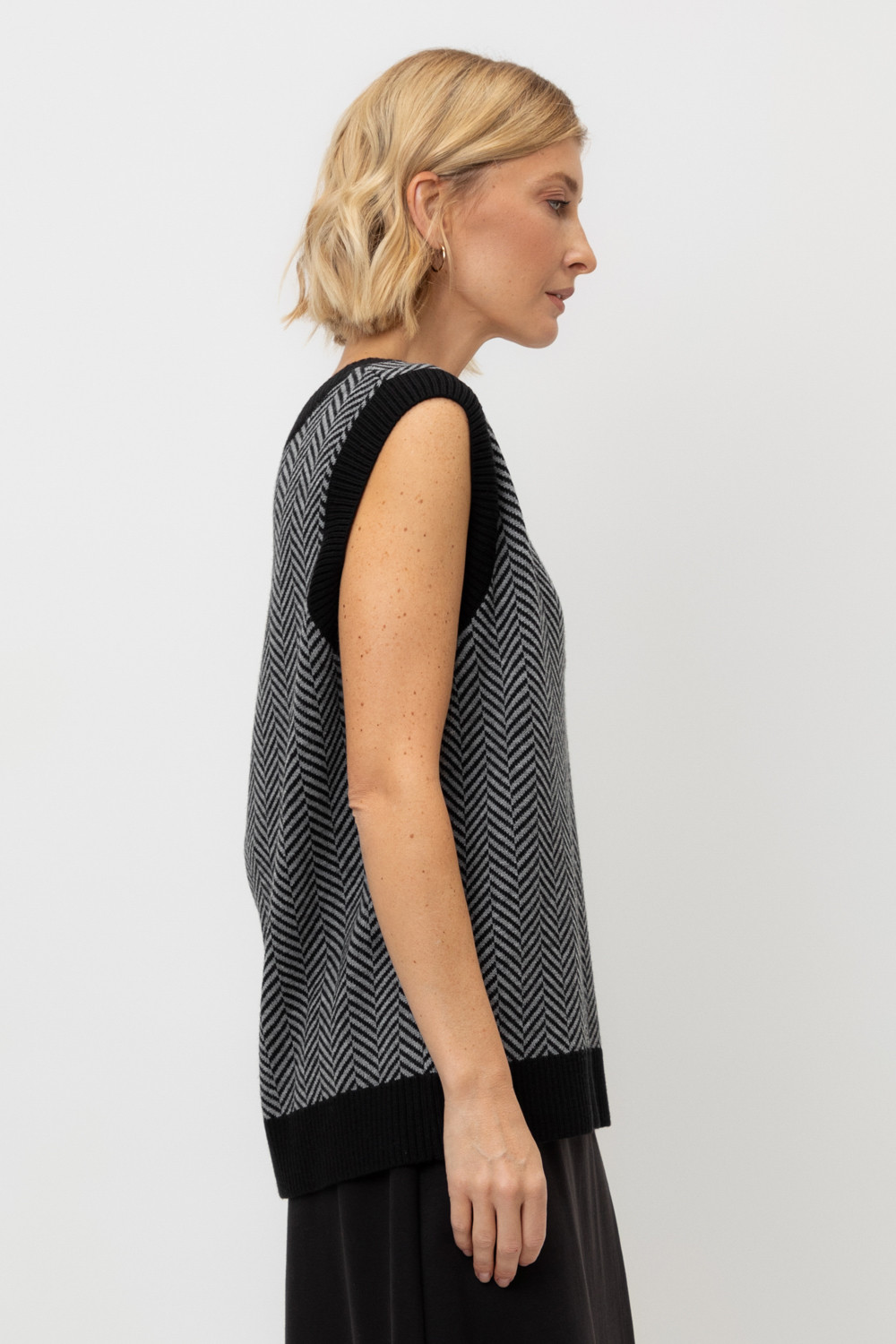 Жилеты женские для мам, артикул: ЕВ 30116/24ш, цвет: черный, фото 4