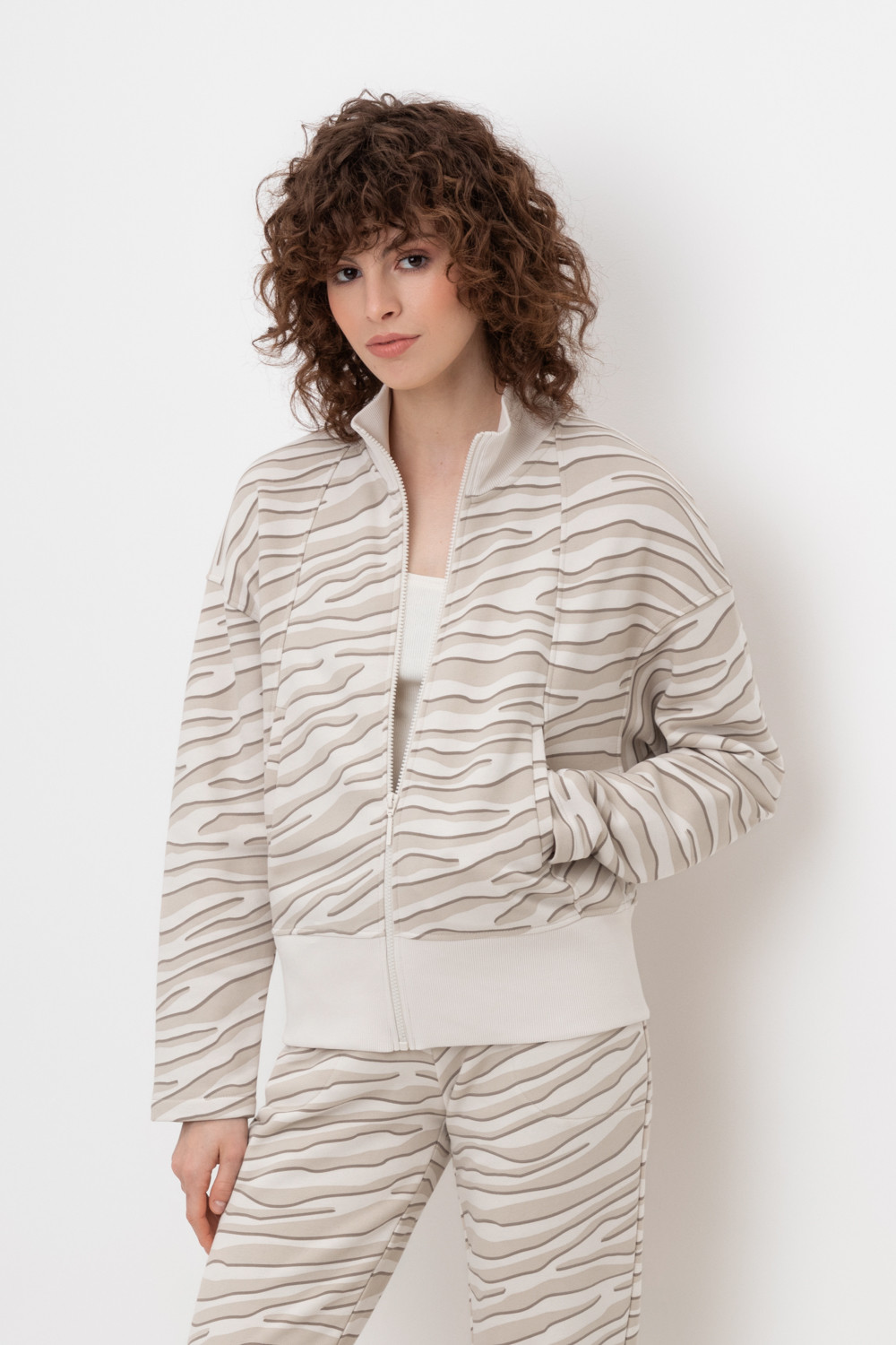 Жакеты, куртки женские для мам, артикул: ЕВТ 3207, цвет: бежевый, фото 5